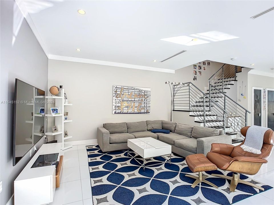 Active With Contract: $1,600,000 (3 beds, 2 baths, 2360 Square Feet)