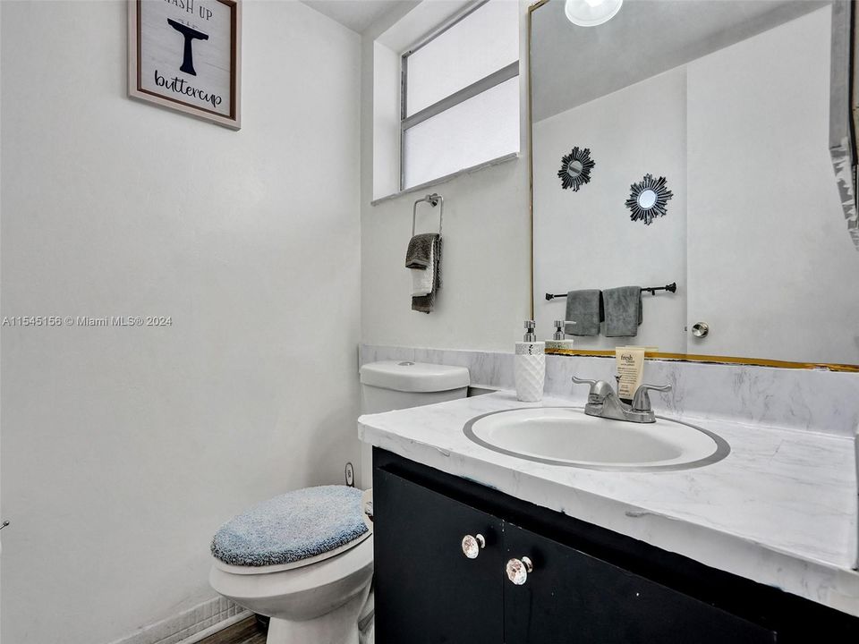Active With Contract: $149,900 (1 beds, 1 baths, 775 Square Feet)