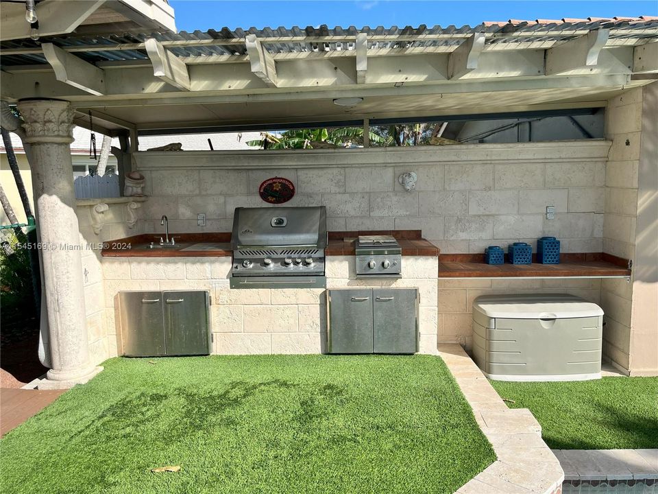 Outdoor Kitchen