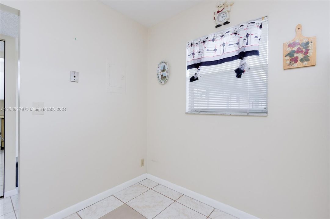 For Sale: $164,000 (2 beds, 2 baths, 958 Square Feet)