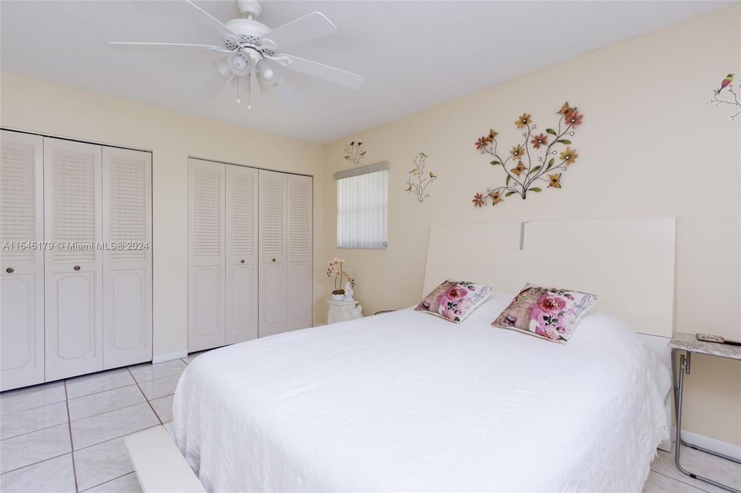 For Sale: $164,000 (2 beds, 2 baths, 958 Square Feet)