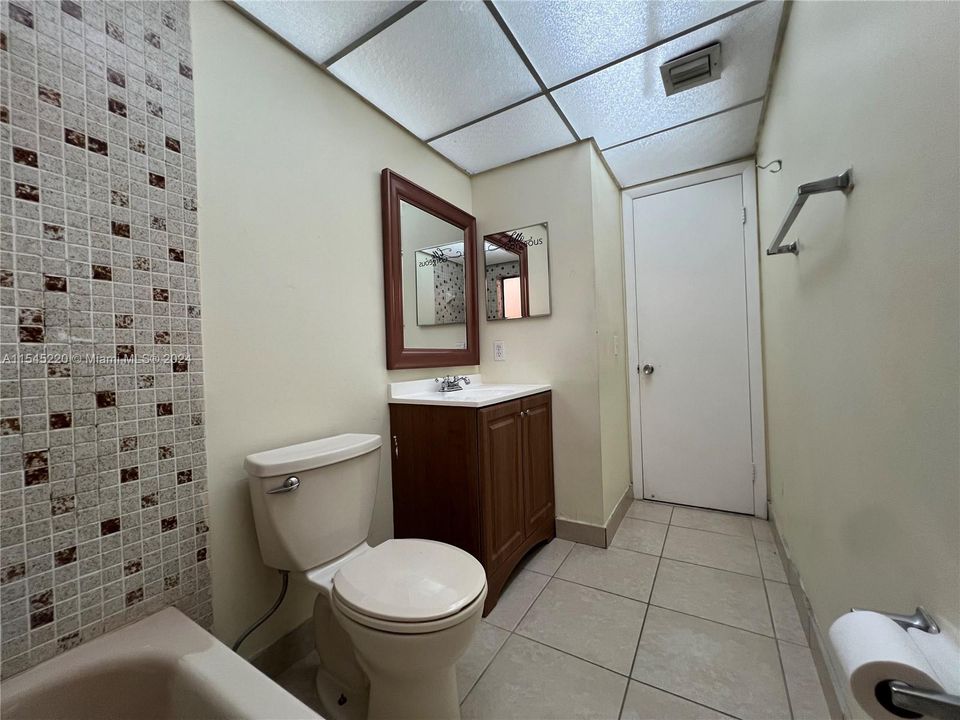 最近售出: $255,000 (2 贝兹, 2 浴室, 965 平方英尺)