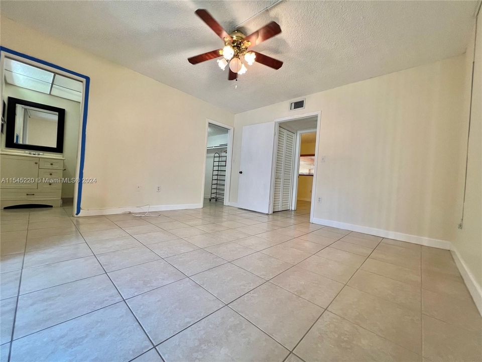 Recently Sold: $255,000 (2 beds, 2 baths, 965 Square Feet)
