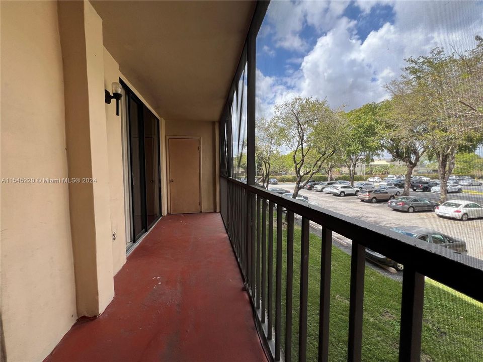 Recently Sold: $255,000 (2 beds, 2 baths, 965 Square Feet)