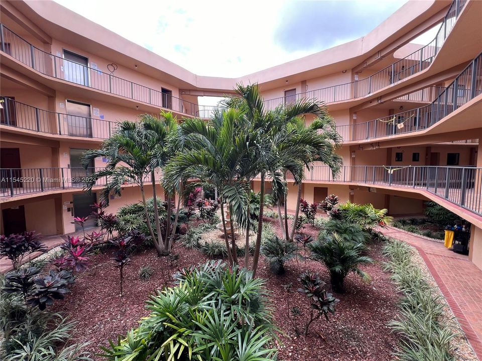 Recently Sold: $255,000 (2 beds, 2 baths, 965 Square Feet)