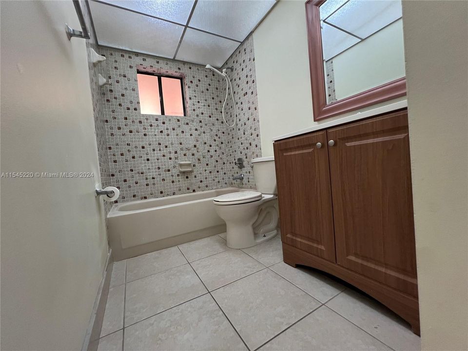 最近售出: $255,000 (2 贝兹, 2 浴室, 965 平方英尺)