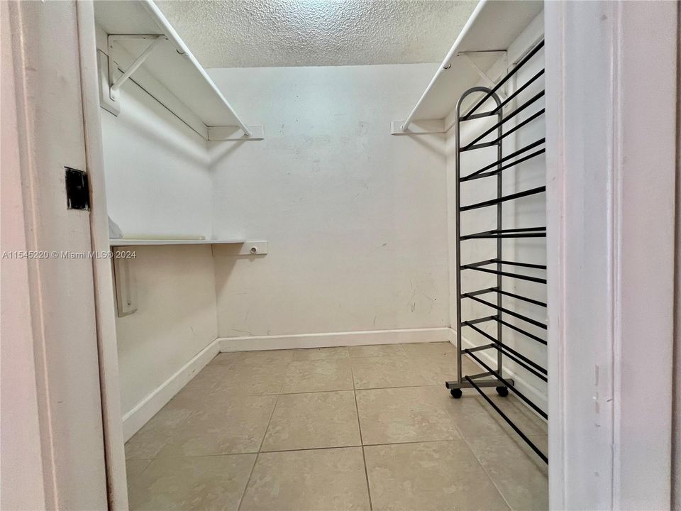 Vendido Recientemente: $255,000 (2 camas, 2 baños, 965 Pies cuadrados)