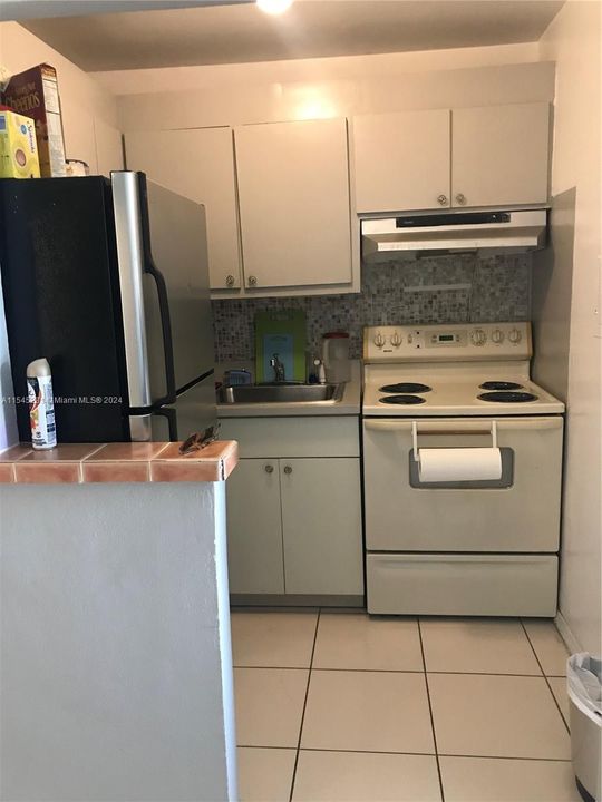 For Rent: $700 (0 beds, 1 baths, 433 Square Feet)