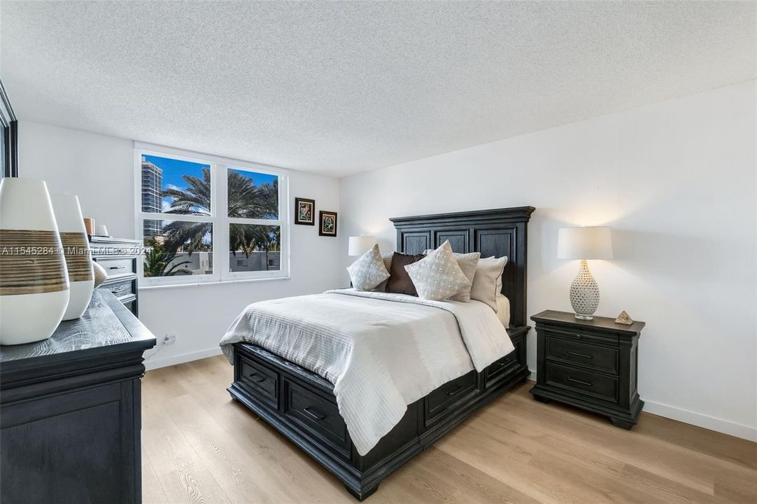 Recently Sold: $380,000 (1 beds, 1 baths, 910 Square Feet)