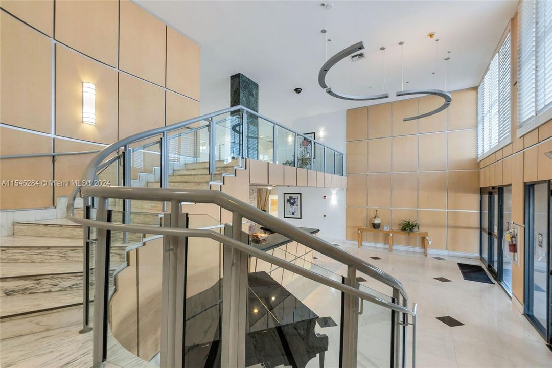 Recently Sold: $380,000 (1 beds, 1 baths, 910 Square Feet)