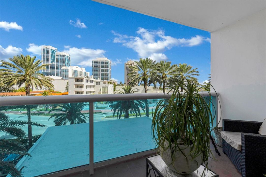 Recently Sold: $380,000 (1 beds, 1 baths, 910 Square Feet)