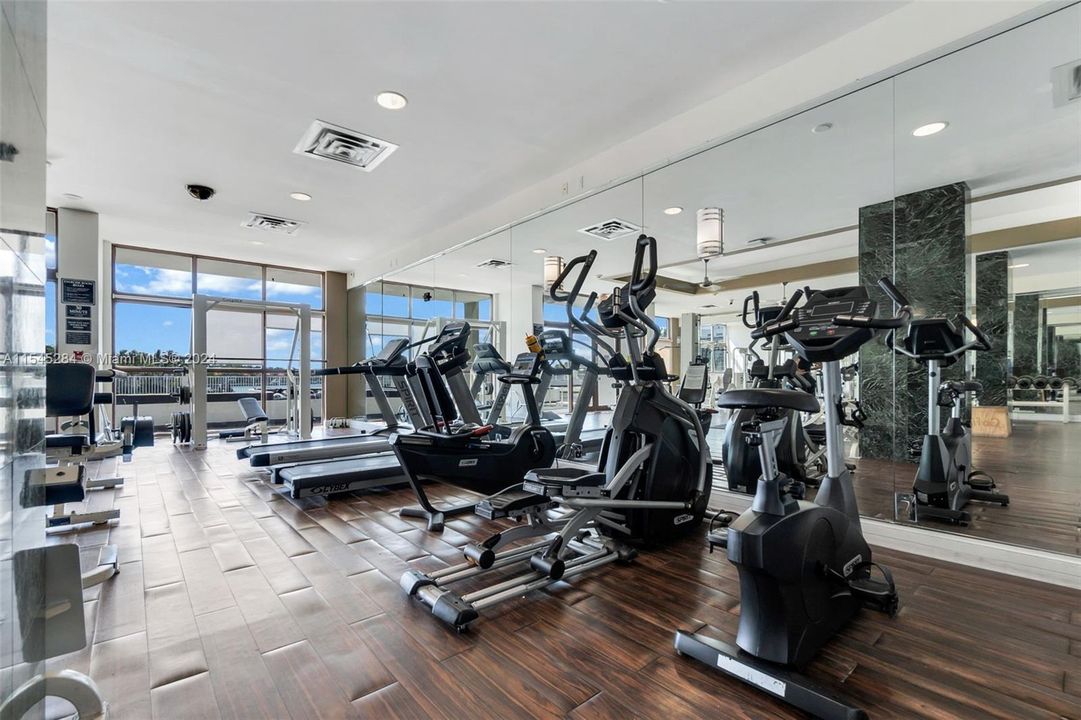 Recently Sold: $380,000 (1 beds, 1 baths, 910 Square Feet)