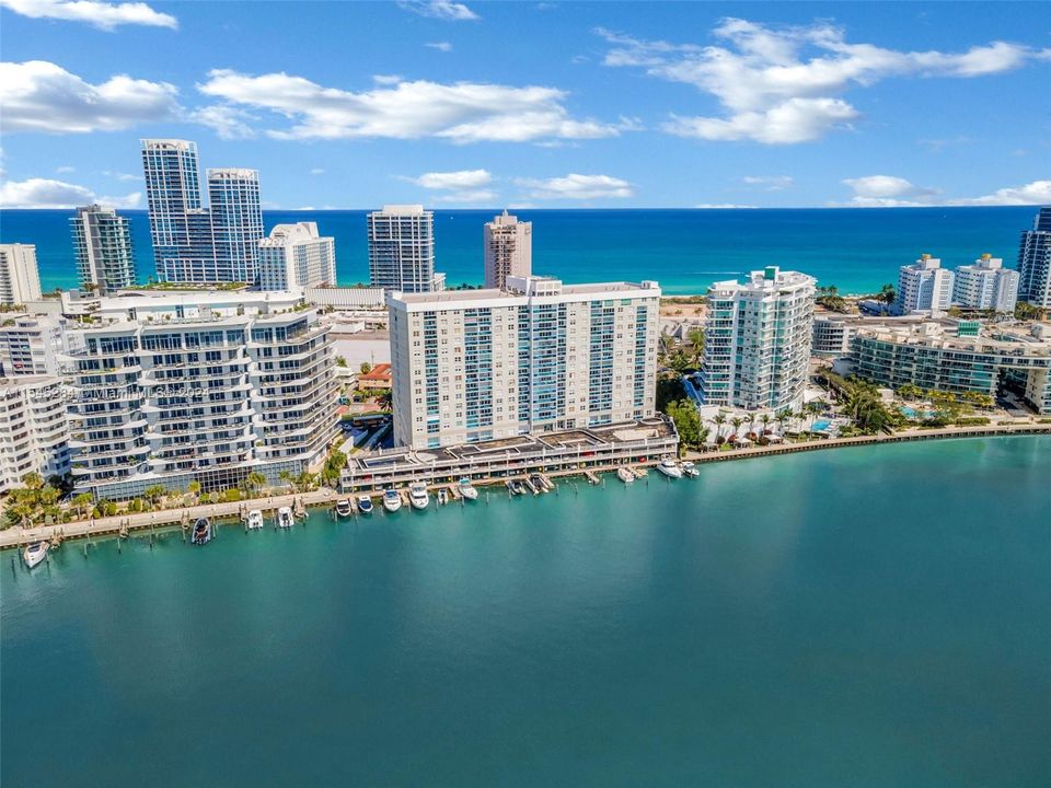 Recently Sold: $380,000 (1 beds, 1 baths, 910 Square Feet)