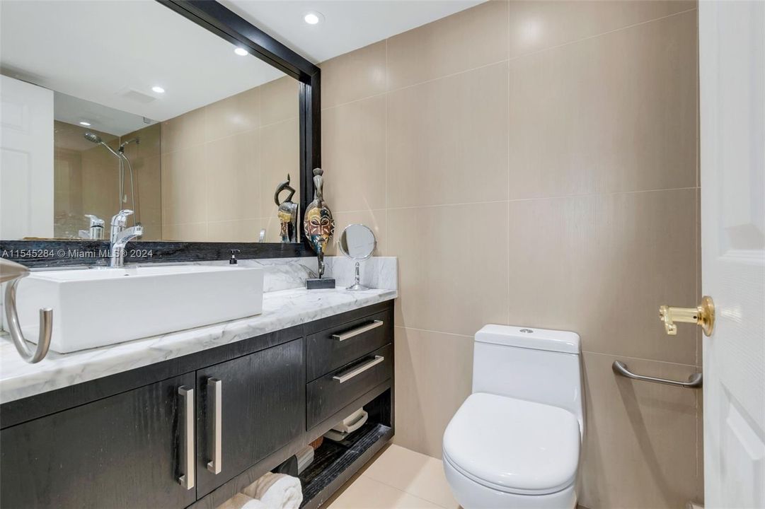 Recently Sold: $380,000 (1 beds, 1 baths, 910 Square Feet)