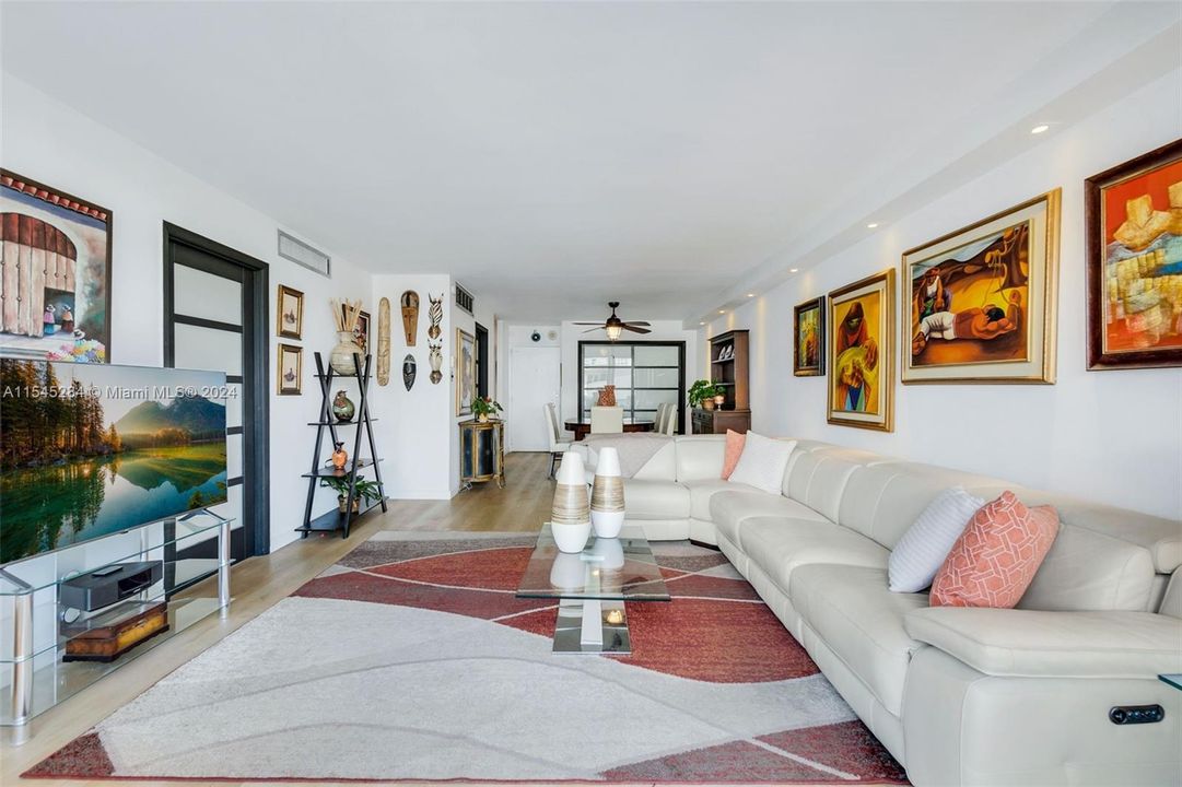 Recently Sold: $380,000 (1 beds, 1 baths, 910 Square Feet)