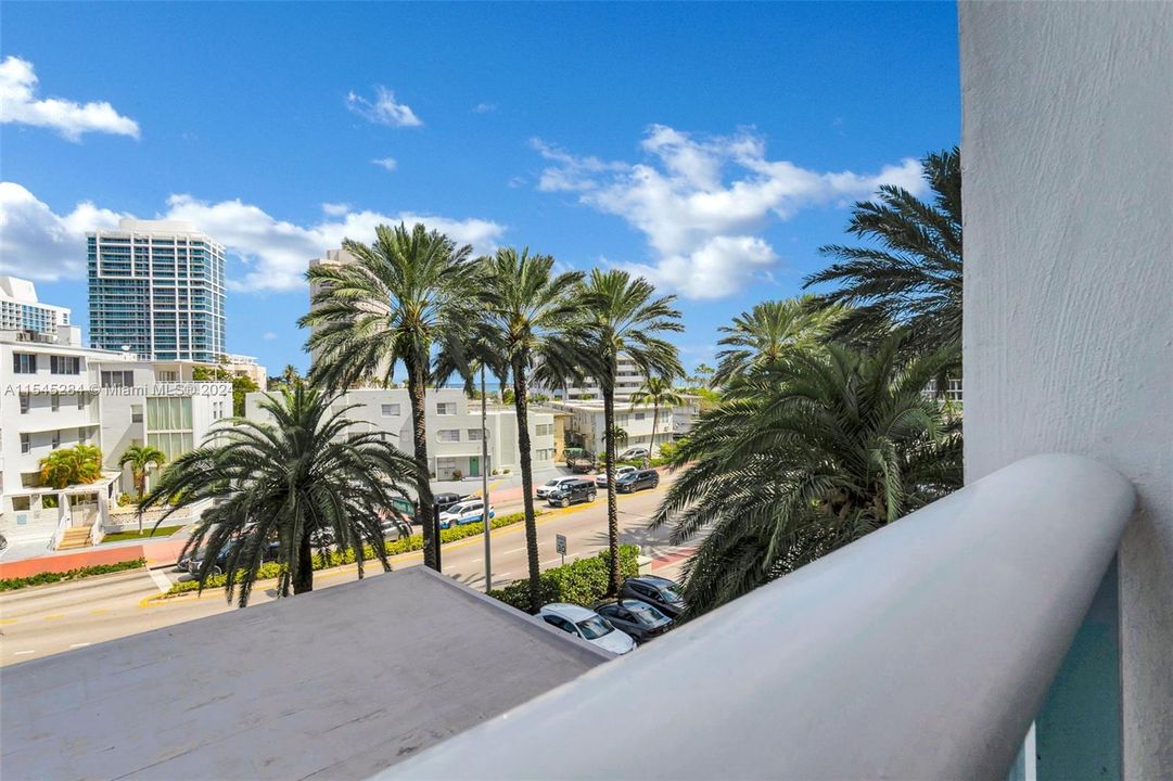 Recently Sold: $380,000 (1 beds, 1 baths, 910 Square Feet)