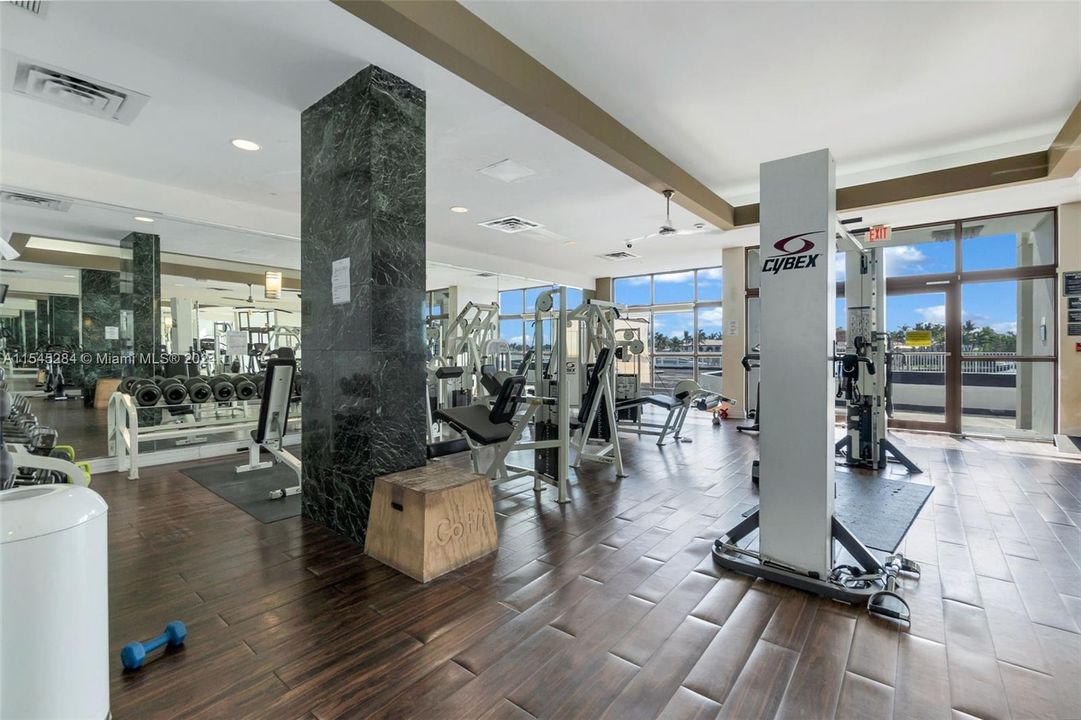 Recently Sold: $380,000 (1 beds, 1 baths, 910 Square Feet)