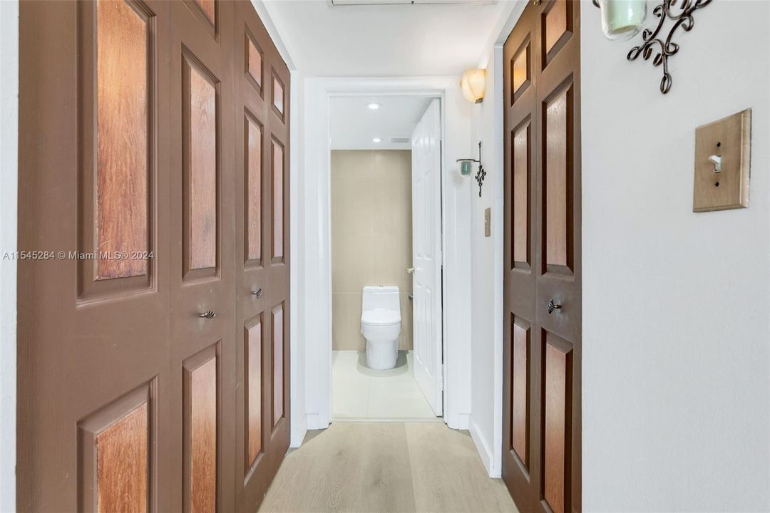 Recently Sold: $380,000 (1 beds, 1 baths, 910 Square Feet)