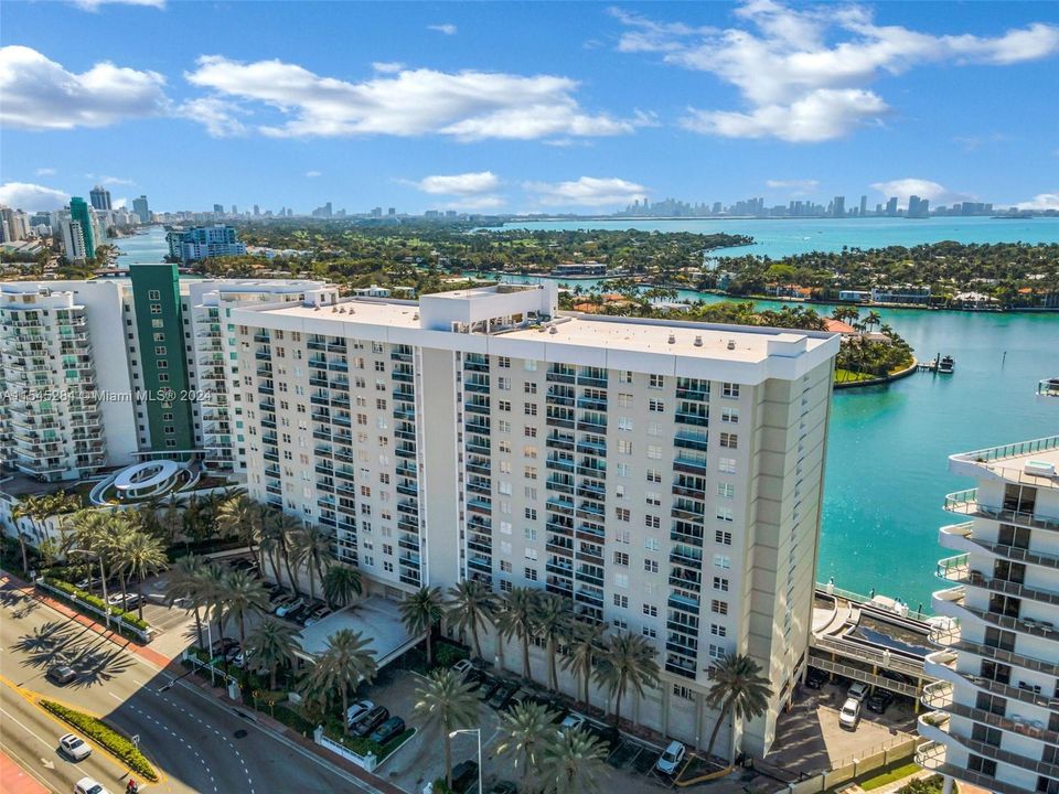 Recently Sold: $380,000 (1 beds, 1 baths, 910 Square Feet)