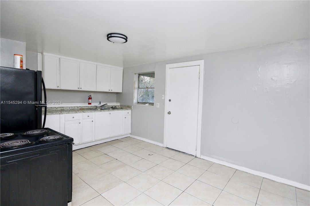 For Rent: $1,150 (3 beds, 1 baths, 0 Square Feet)