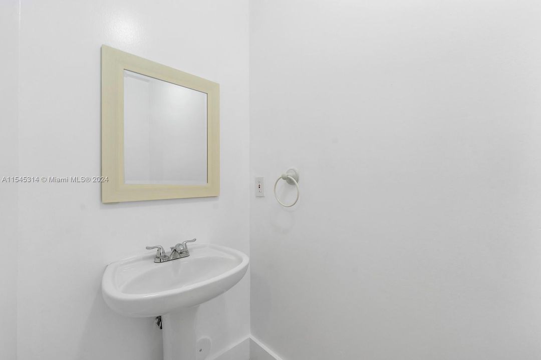 Recently Sold: $450,000 (2 beds, 2 baths, 1406 Square Feet)