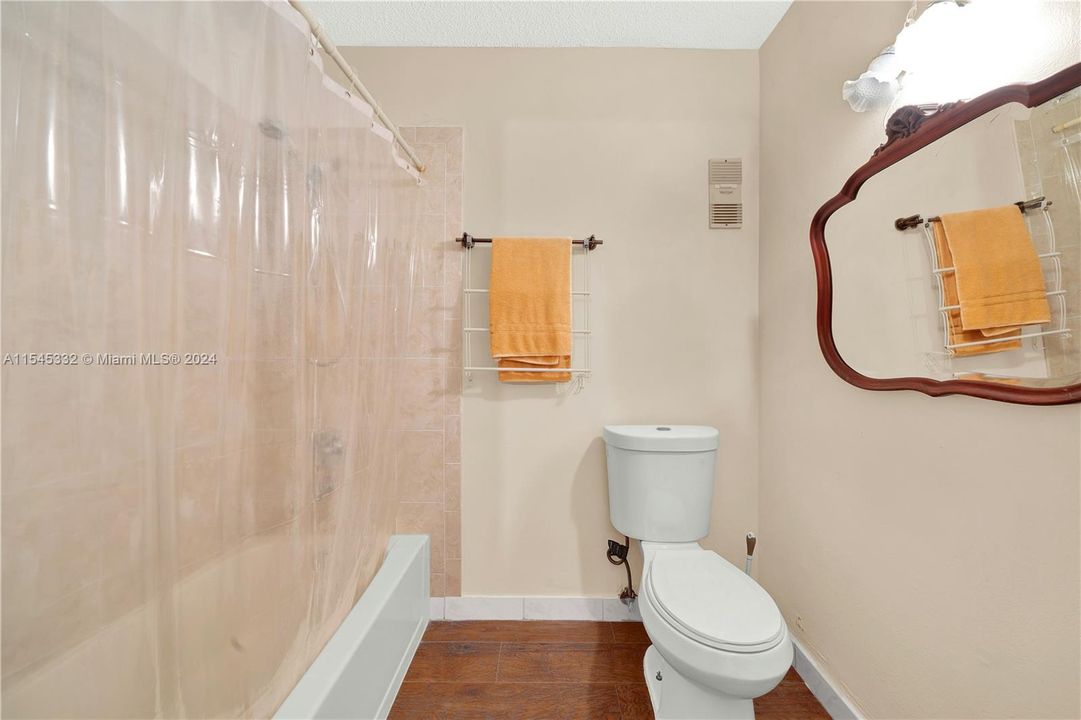 待售: $170,000 (2 贝兹, 1 浴室, 1075 平方英尺)