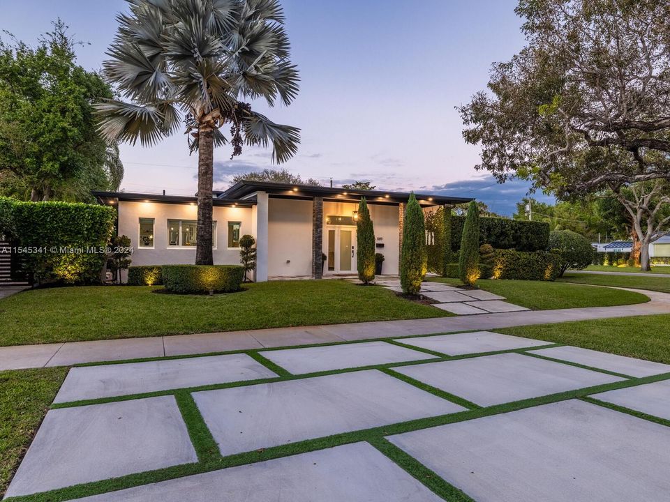 Recently Sold: $1,800,000 (4 beds, 4 baths, 2608 Square Feet)