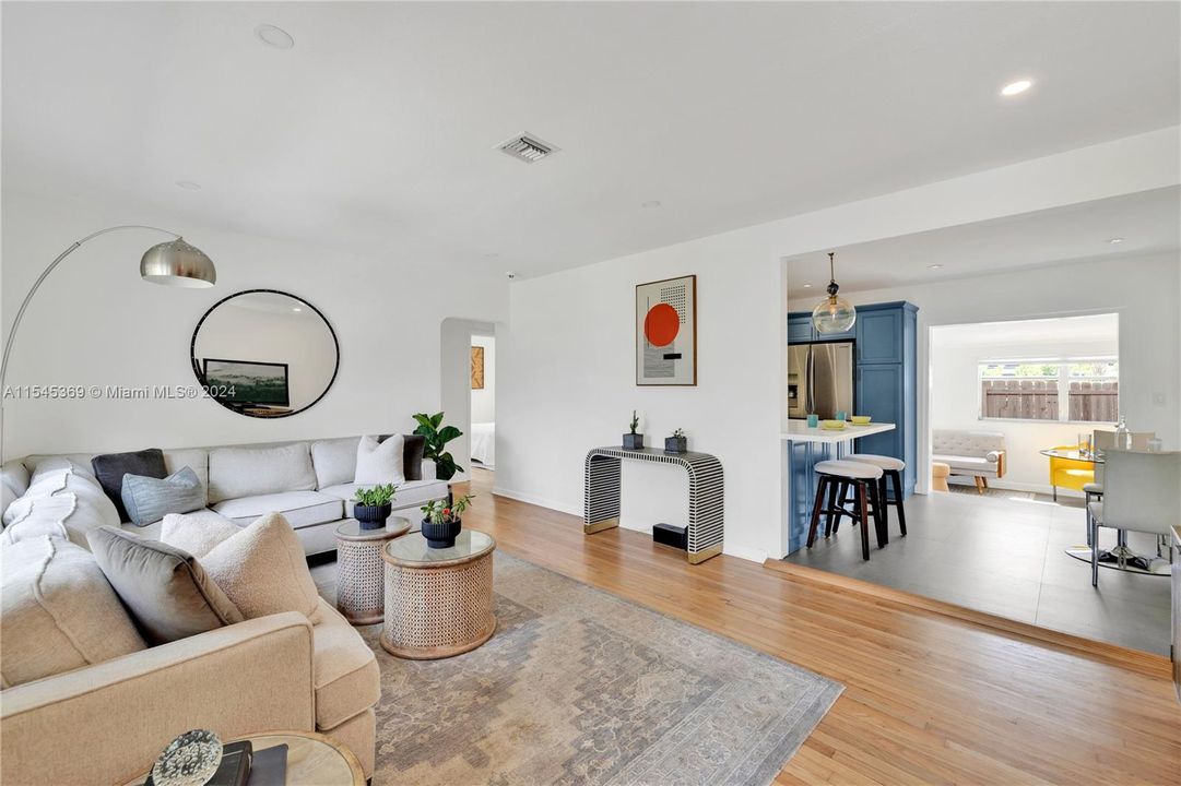 Active With Contract: $875,000 (3 beds, 2 baths, 1258 Square Feet)