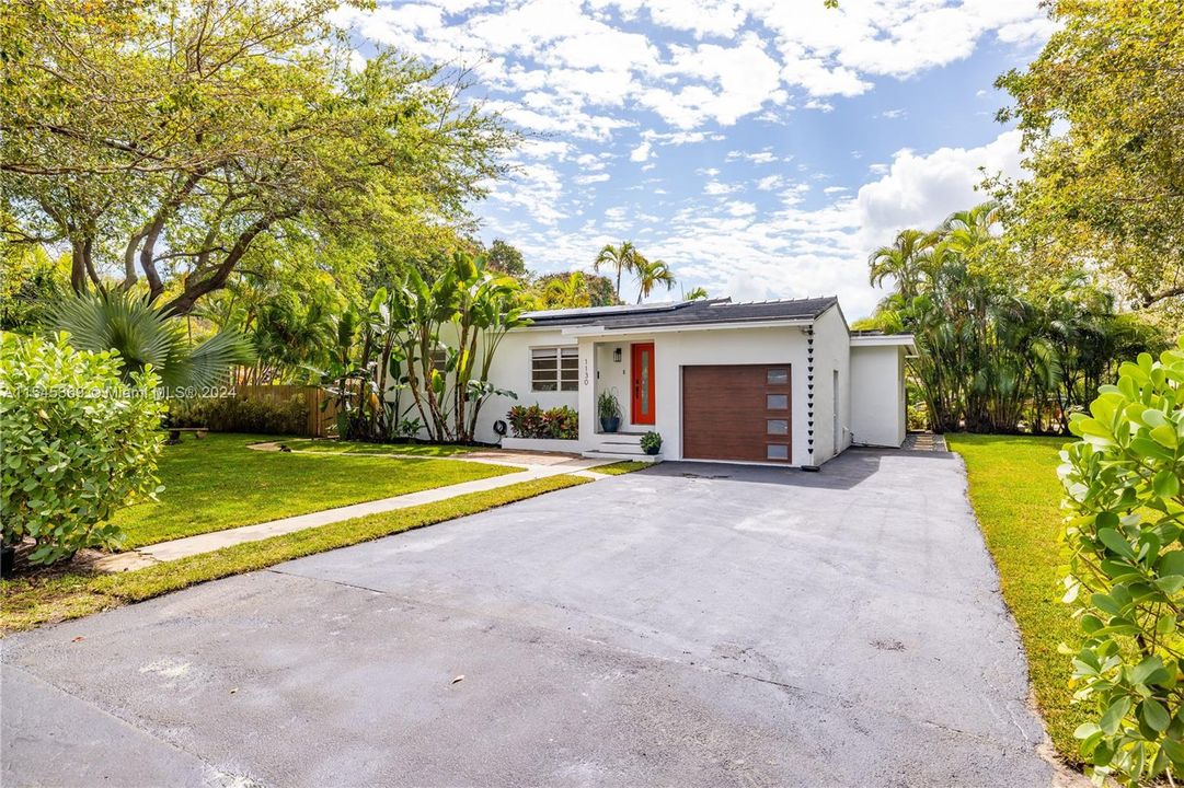 Recently Sold: $875,000 (3 beds, 2 baths, 1258 Square Feet)