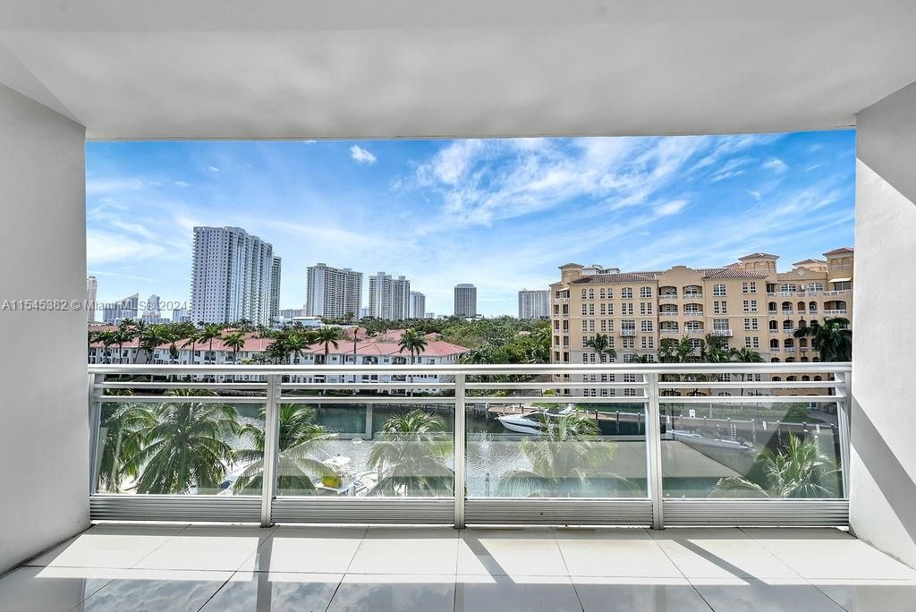 Recently Sold: $630,000 (1 beds, 2 baths, 1214 Square Feet)