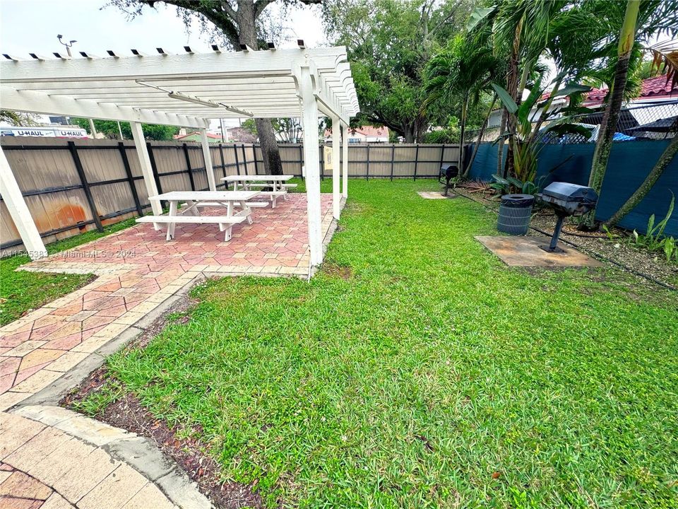 Pool side Picnic/BBQ Area