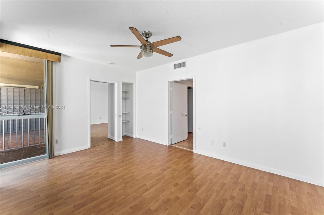 For Sale: $679,000 (1 beds, 1 baths, 940 Square Feet)