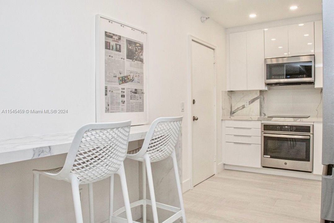 For Sale: $659,000 (1 beds, 1 baths, 1019 Square Feet)