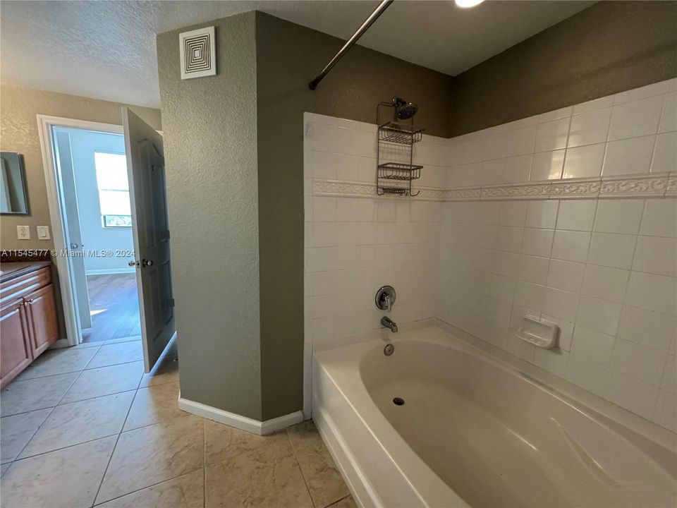 Недавно арендовано: $2,400 (2 спален, 2 ванн, 1181 Квадратных фут)
