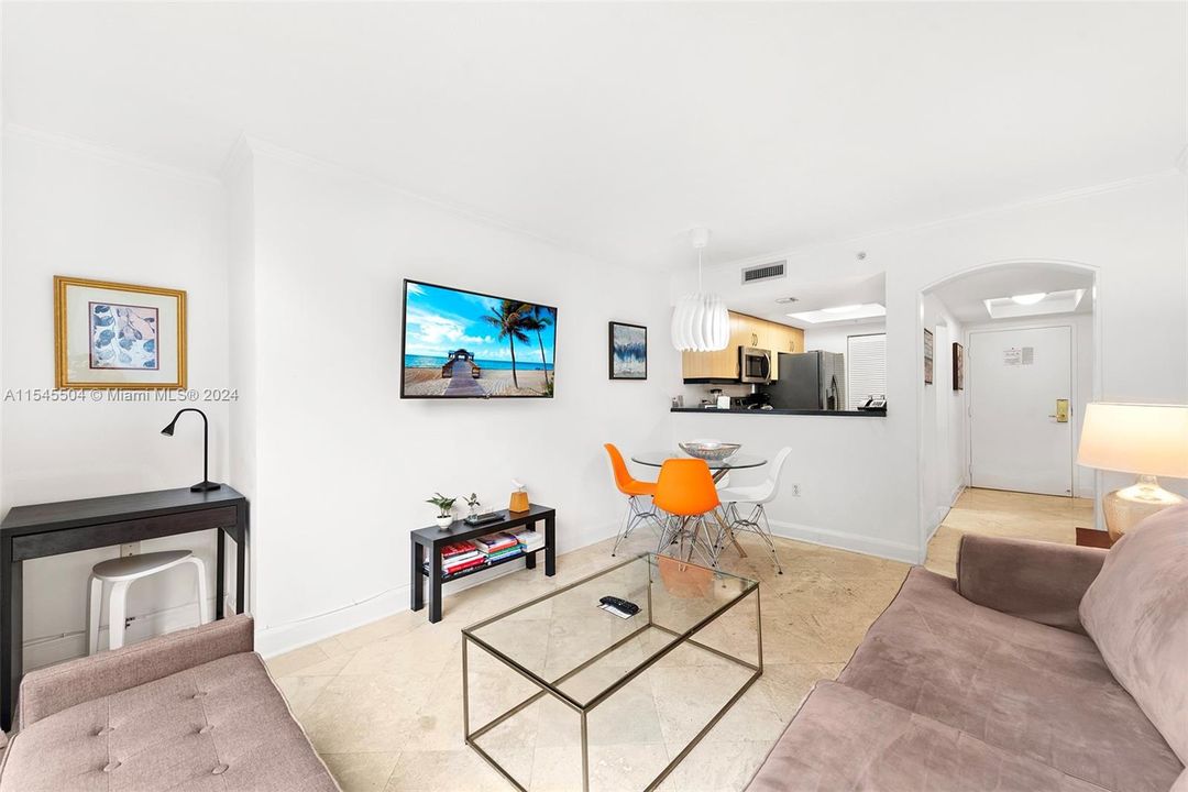 For Sale: $545,000 (1 beds, 1 baths, 620 Square Feet)