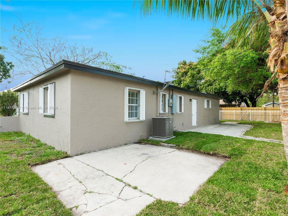 Recently Sold: $500,000 (4 beds, 2 baths, 1352 Square Feet)