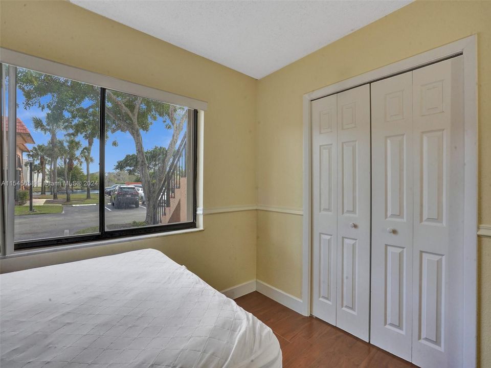 For Sale: $325,000 (2 beds, 2 baths, 1256 Square Feet)