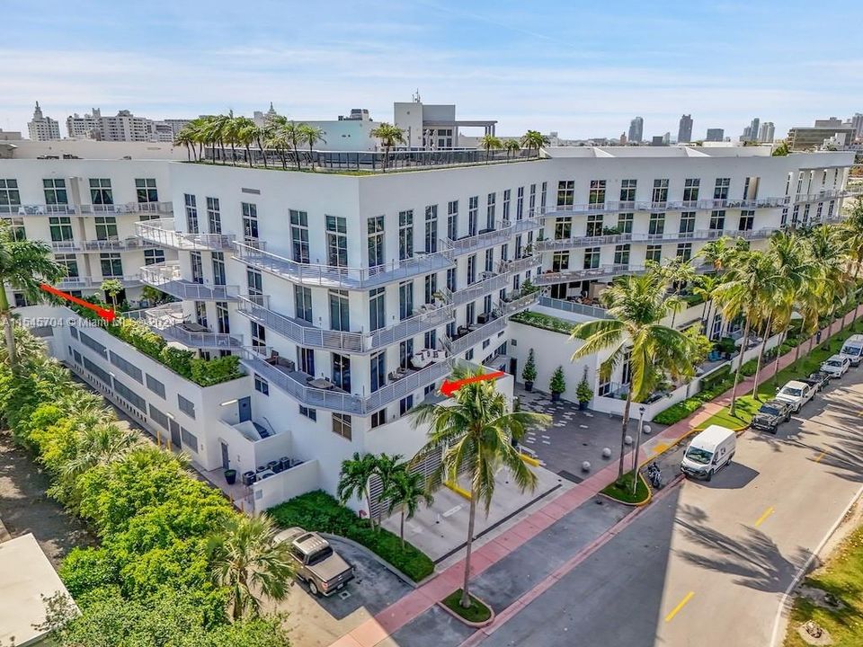 Active With Contract: $1,750,000 (2 beds, 2 baths, 2090 Square Feet)