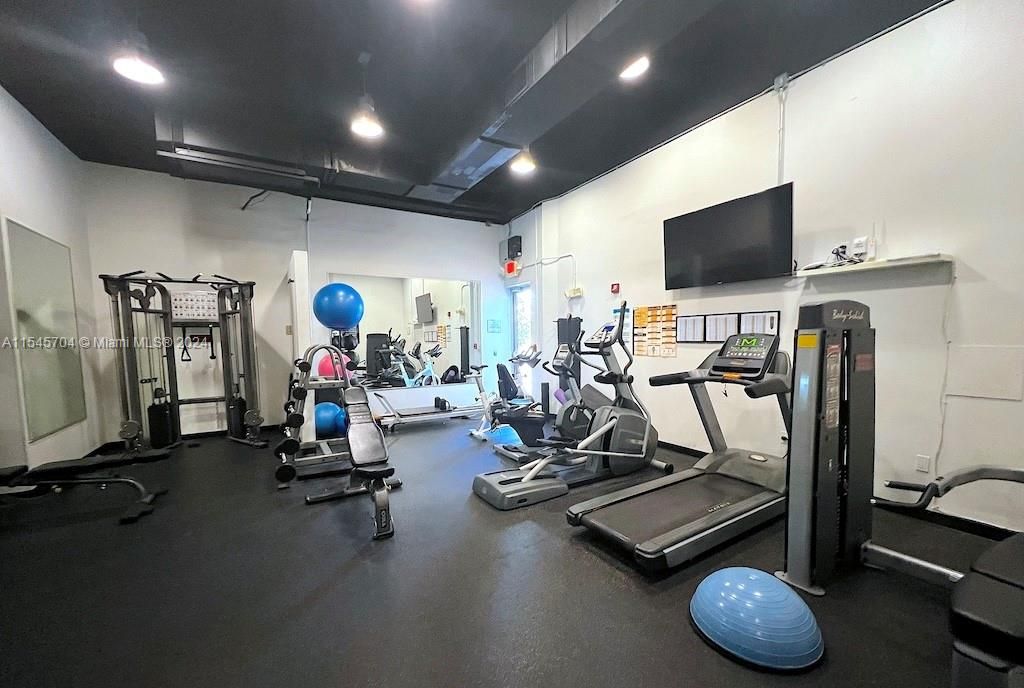 Active With Contract: $1,750,000 (2 beds, 2 baths, 2090 Square Feet)