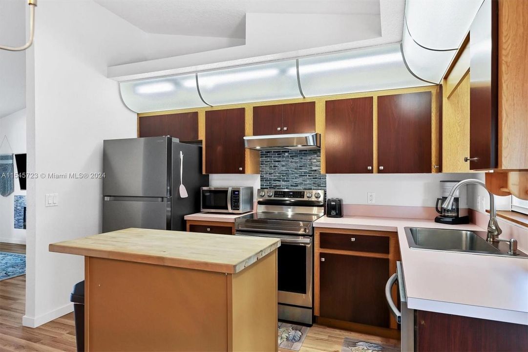 For Sale: $299,500 (3 beds, 2 baths, 1224 Square Feet)