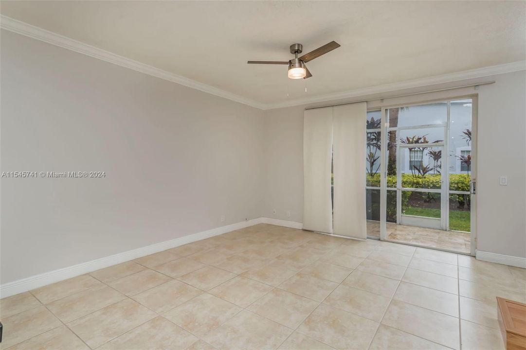 For Sale: $480,000 (2 beds, 1 baths, 979 Square Feet)