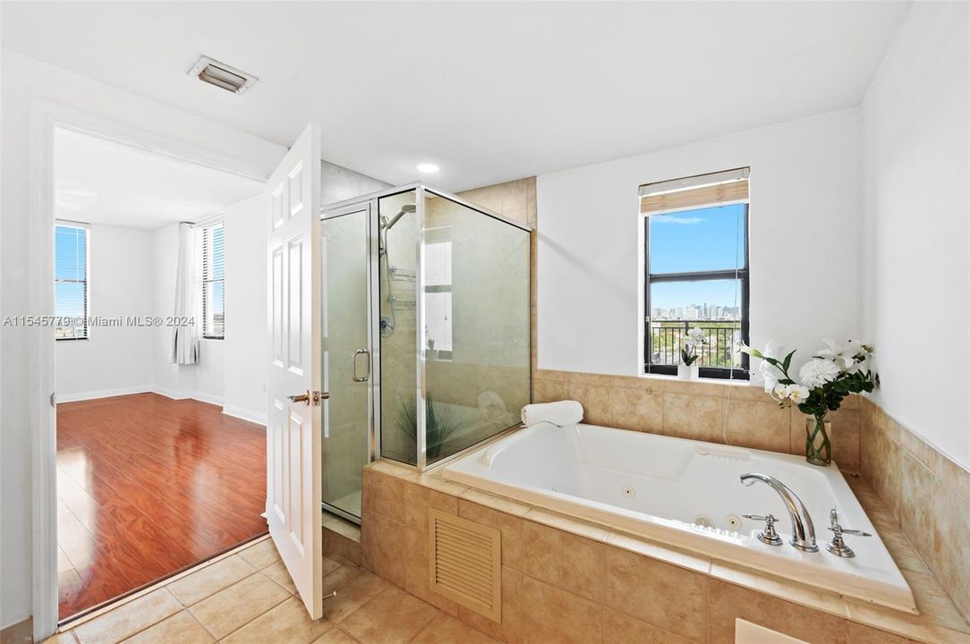 待售: $609,000 (2 贝兹, 2 浴室, 1072 平方英尺)