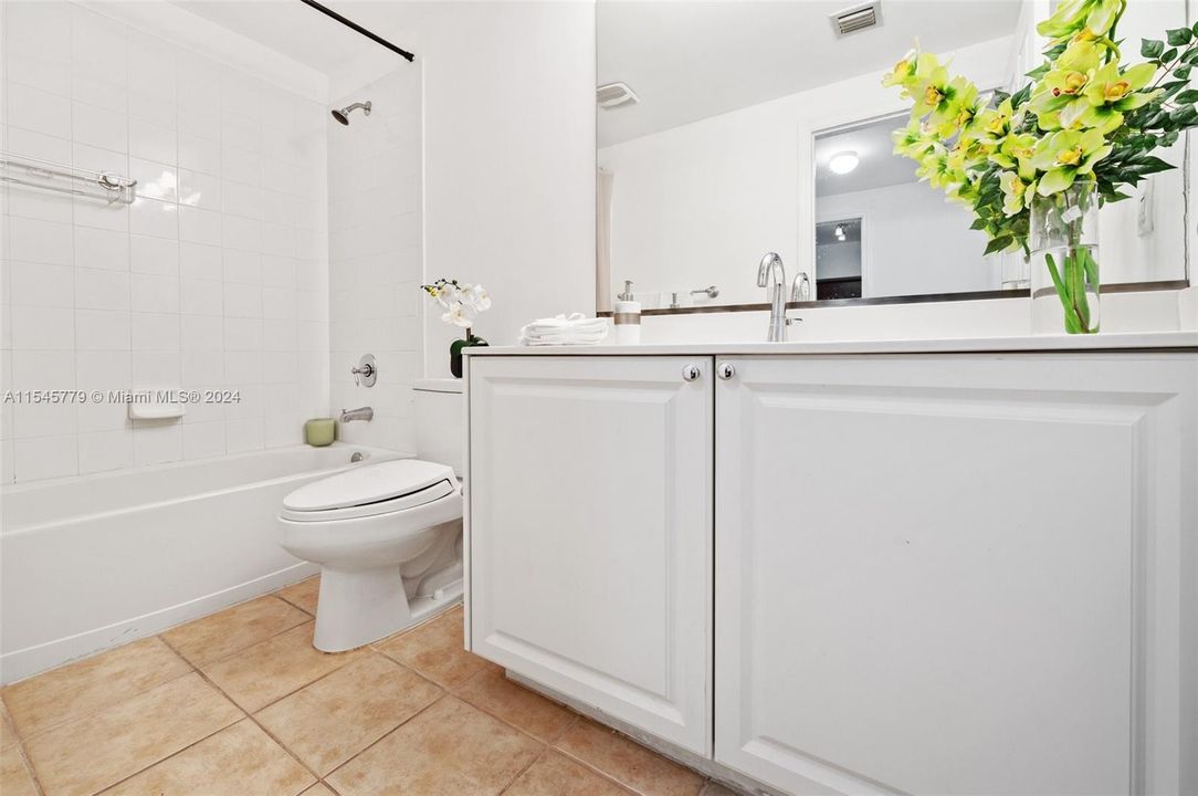 For Sale: $609,000 (2 beds, 2 baths, 1072 Square Feet)