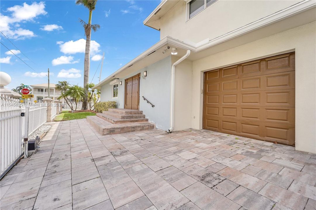 Recently Sold: $1,800,000 (0 beds, 0 baths, 4104 Square Feet)