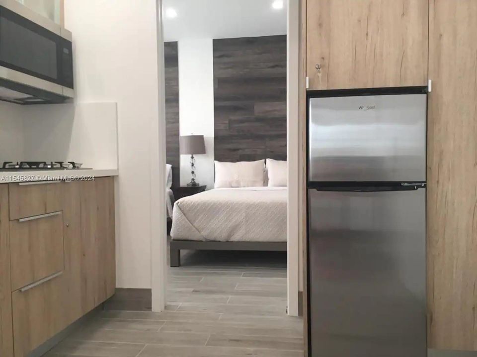 For Sale: $525,000 (1 beds, 1 baths, 410 Square Feet)