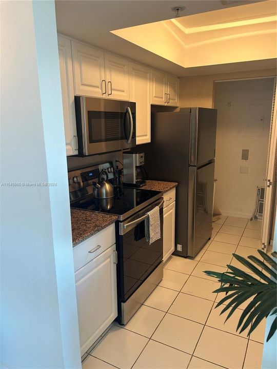 For Sale: $795,000 (1 beds, 1 baths, 740 Square Feet)