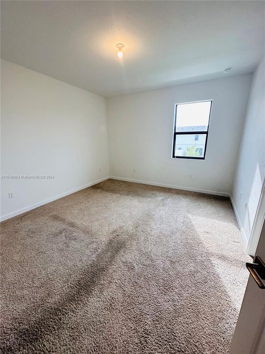 Recently Rented: $2,600 (3 beds, 2 baths, 1418 Square Feet)