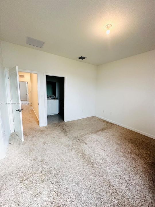 Recently Rented: $2,600 (3 beds, 2 baths, 1418 Square Feet)