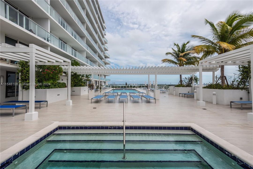 Recently Rented: $3,950 (2 beds, 2 baths, 1060 Square Feet)