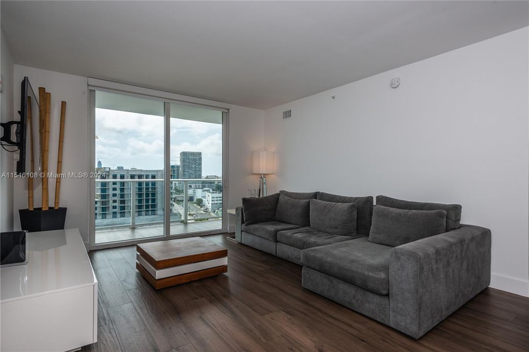 Recently Rented: $3,950 (2 beds, 2 baths, 1060 Square Feet)